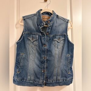 🎸💙 Vintage Levi's Strauss Blue Denim Vest - women’s fit 💙 Nashville Thrift Gem 🎸